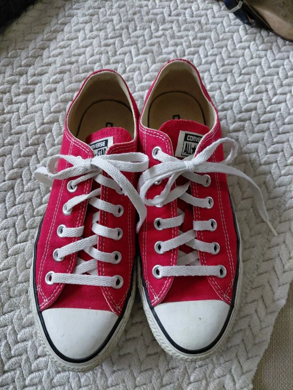 Red Low-Top Converse Women 8/Men 6